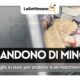 Lasciano la figlia in auto e vanno ad un matrimonio